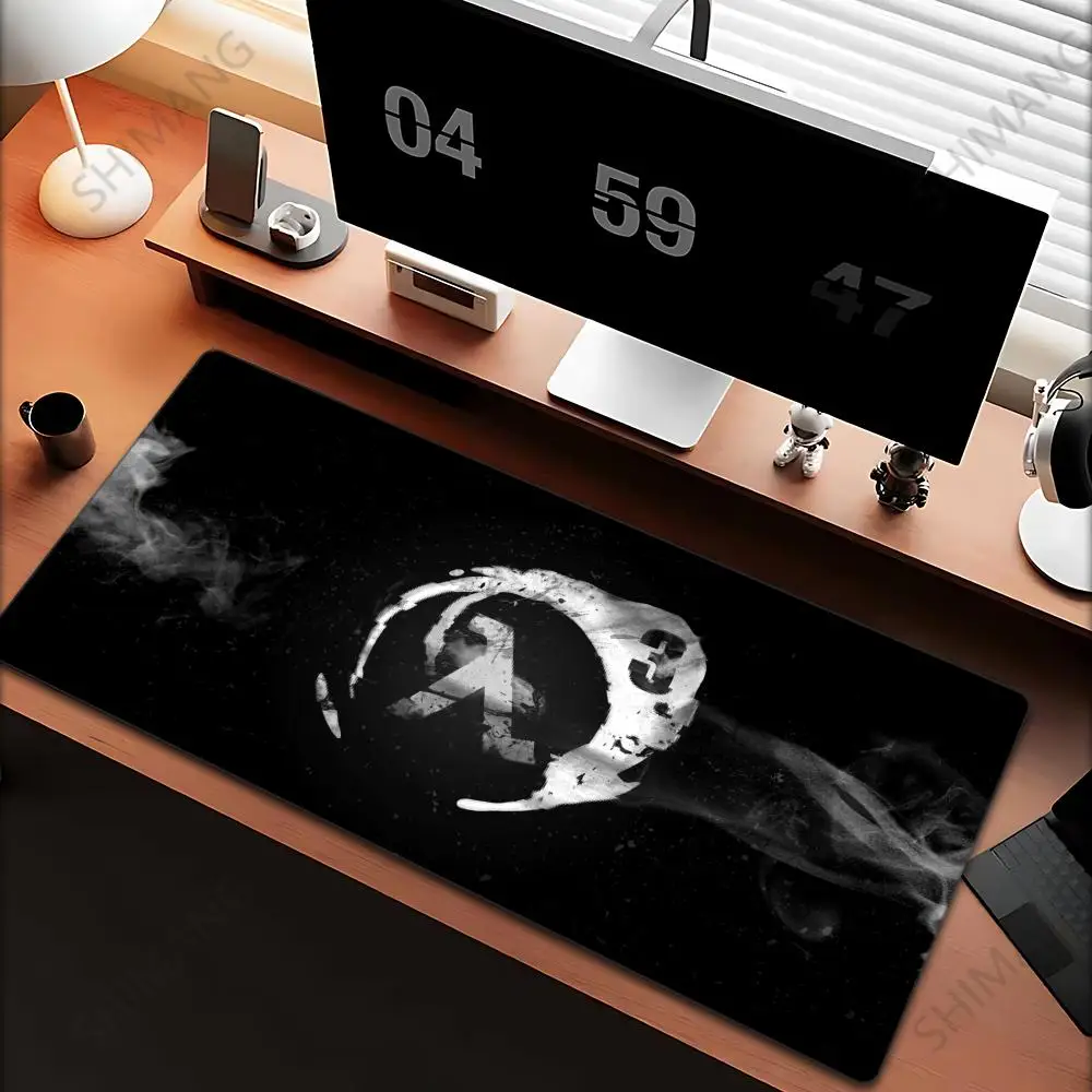 Half-Life Crowbar Combat Mouse Pad